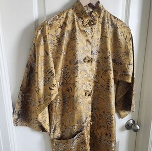 Elegant Gold Kimono with Intricate Patterns